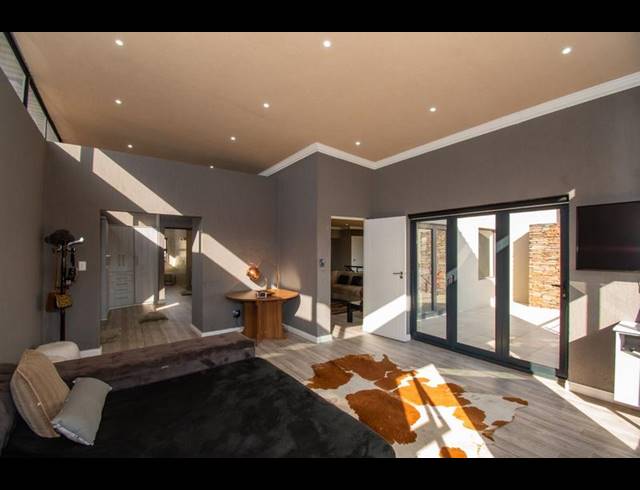 5 BEDROOM HOUSE FOR SALE IN COPPERLEAF ESTATE